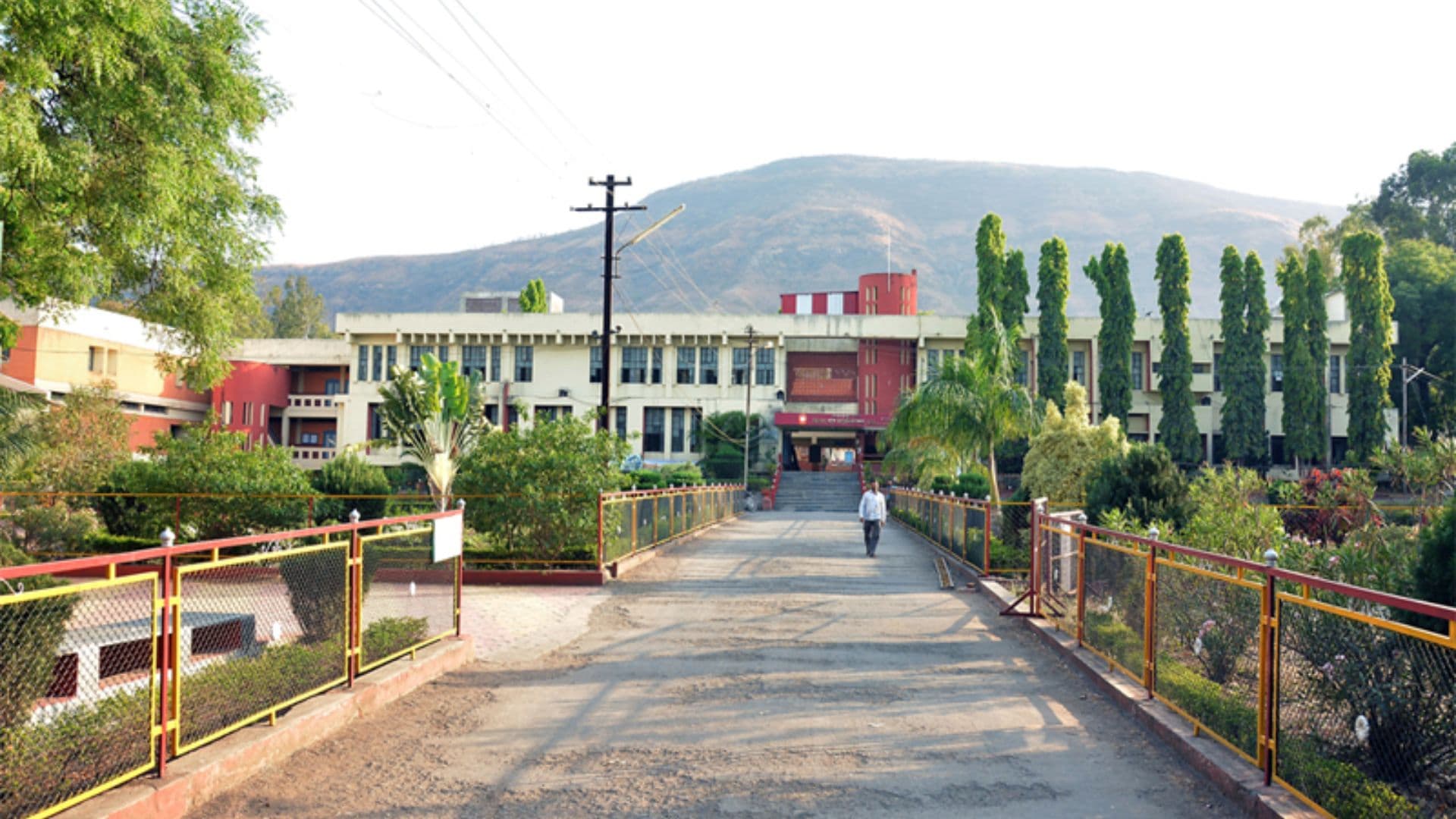 Kisan Veer Mahavidyalaya Grows Mangoes to Pay for Students From Farmer Suicide Families to Study for Free