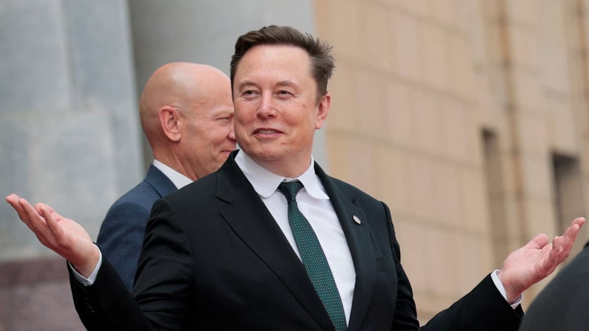 Musk Denies Report That SpaceX Is Building an AI Phone